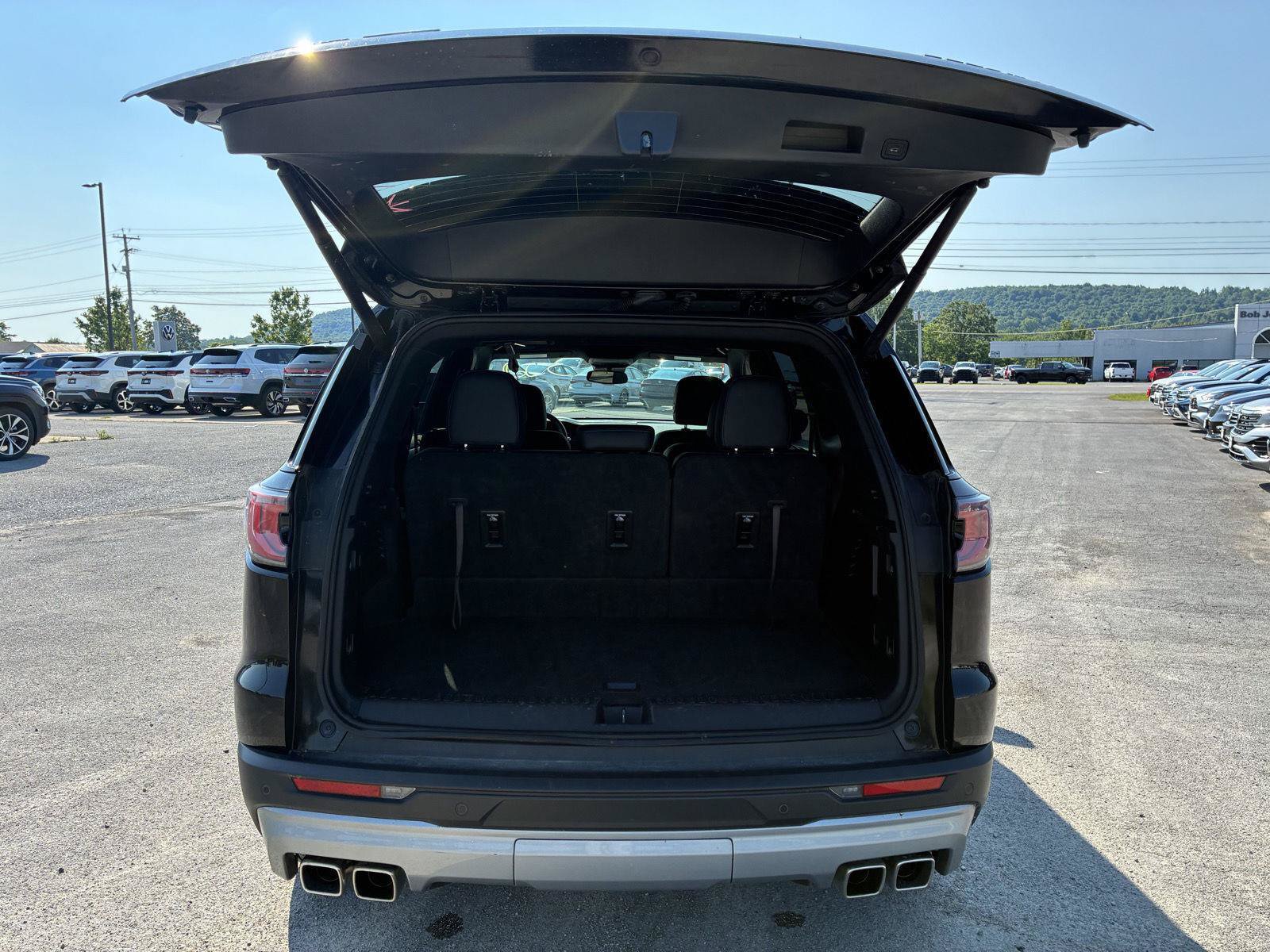 Used 2025 GMC Acadia Elevation w/ Elevation Premium Package AWD/4WD image 13