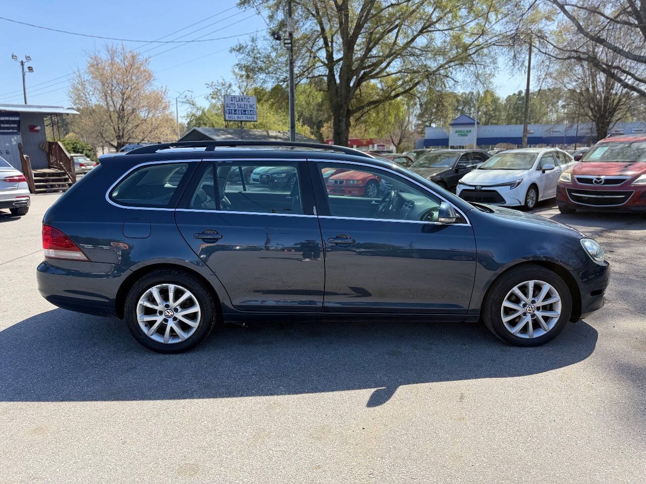 Used 2010 Volkswagen Jetta SE FWD image 4