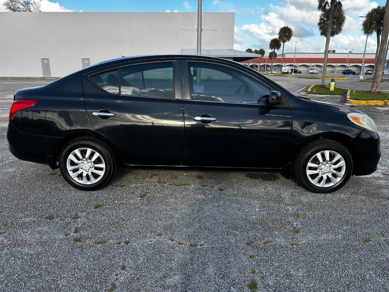 Used 2012 Nissan Versa SV FWD image 4