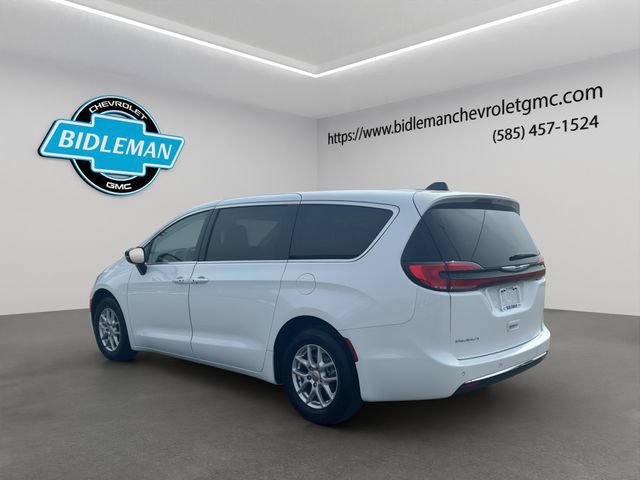 Used 2024 Chrysler Pacifica Touring-L FWD image 5