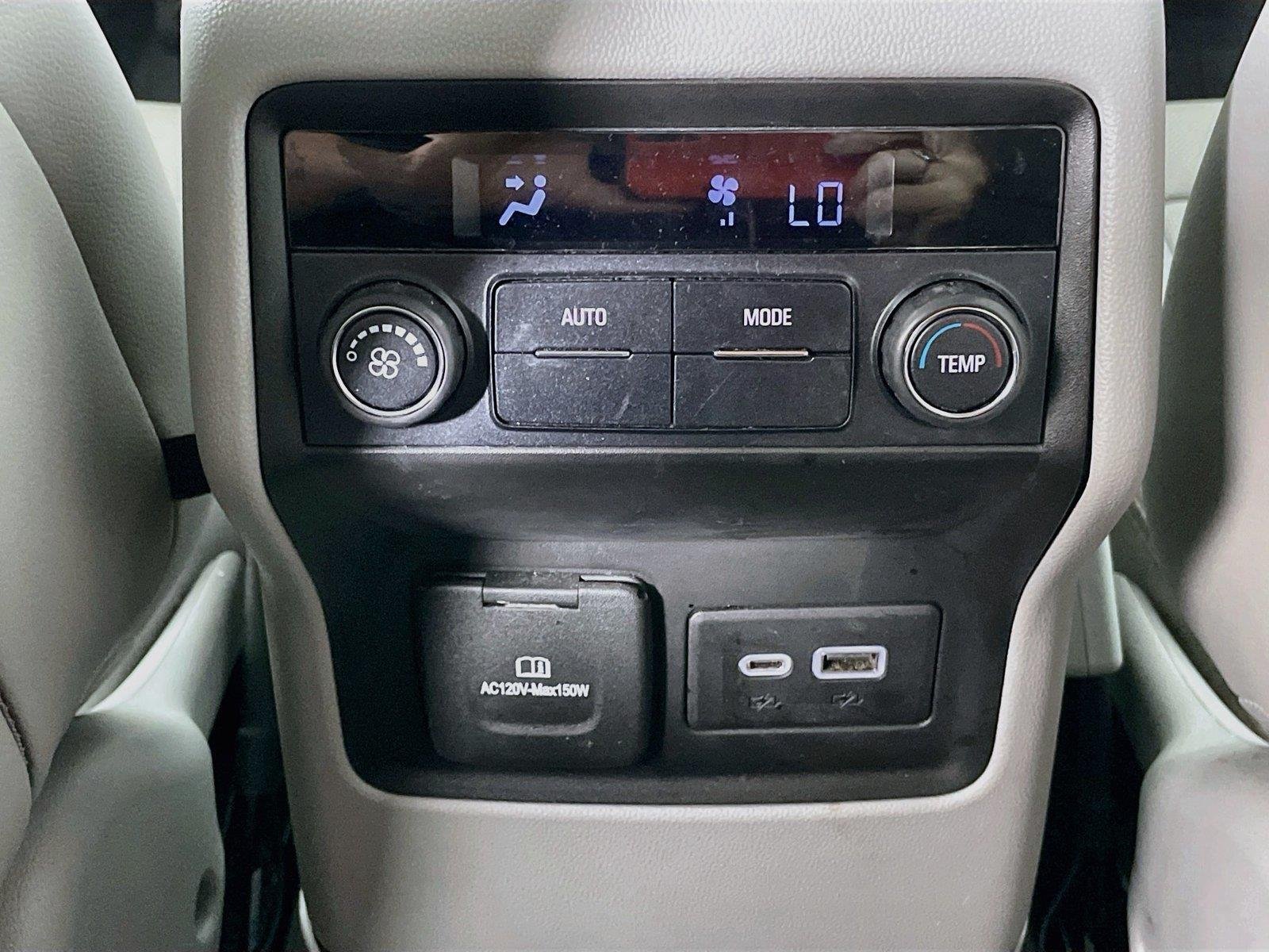 Used 2021 GMC Acadia SLT w/ LPO, Floor Liner Package FWD image 29