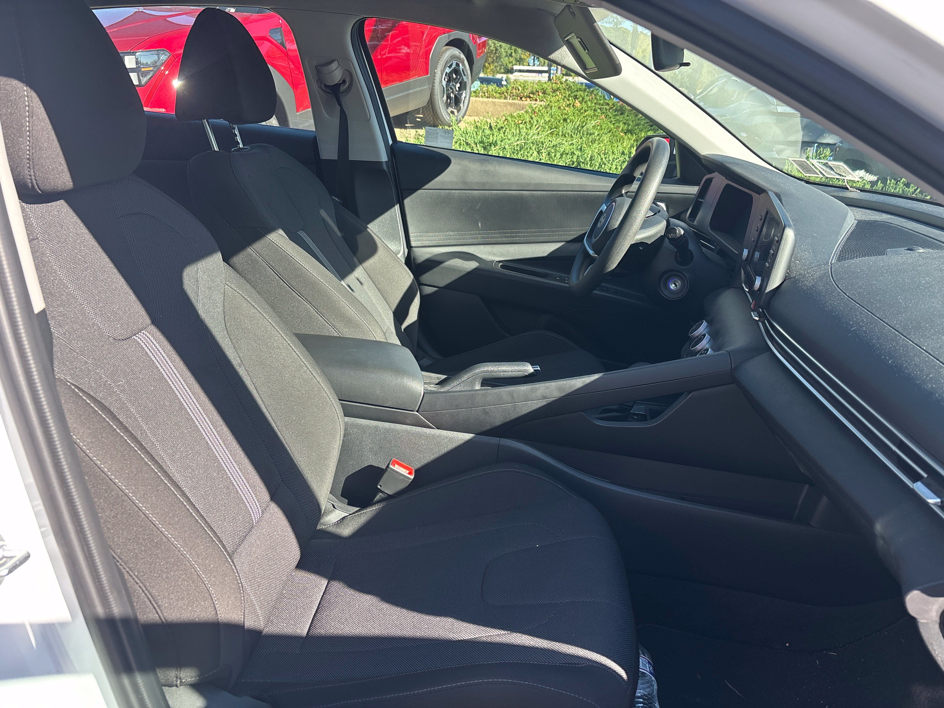 Used 2024 Hyundai Elantra SE FWD image 10