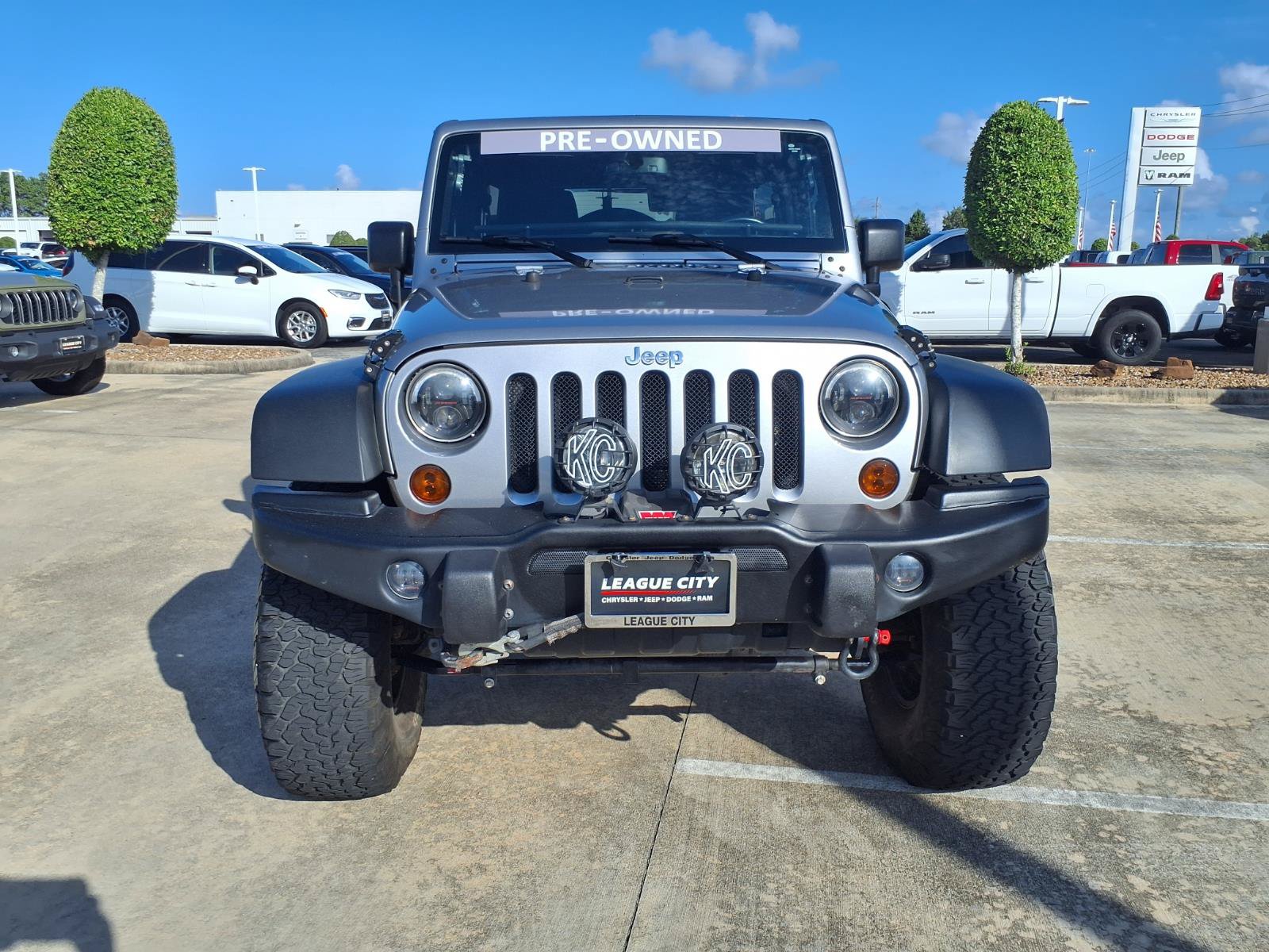 Used 2015 Jeep Wrangler Unlimited Rubicon w/ Max Tow Package AWD/4WD image 5