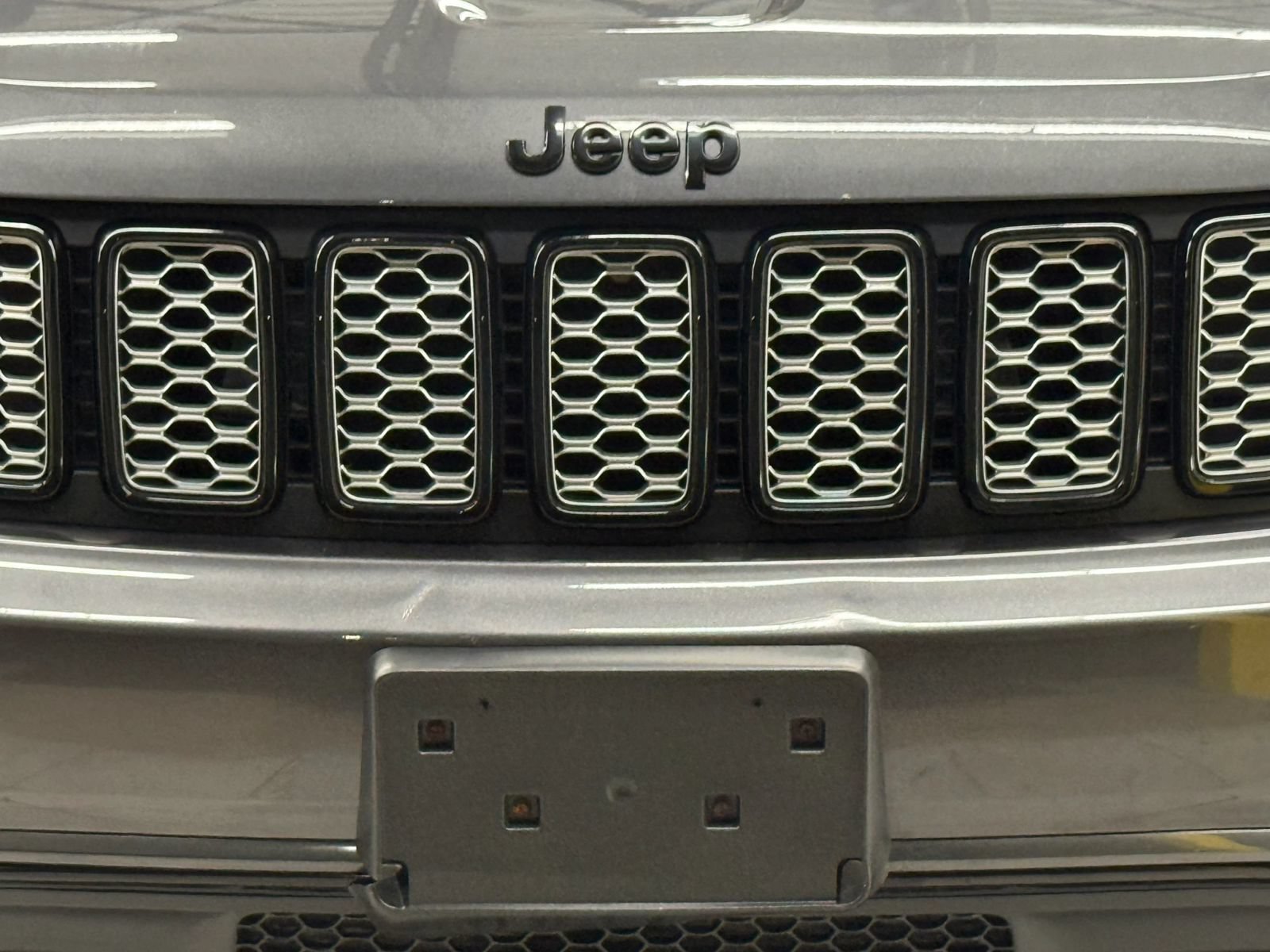 Used 2018 Jeep Grand Cherokee Altitude AWD/4WD image 5