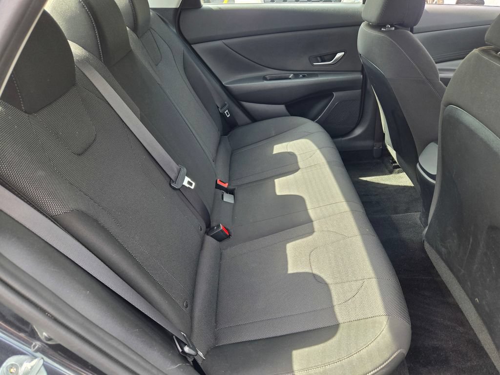 Used 2023 Hyundai Elantra SE w/ Cargo Package FWD image 14