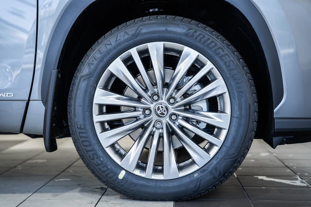 New 2026 Toyota Highlander Platinum image 18