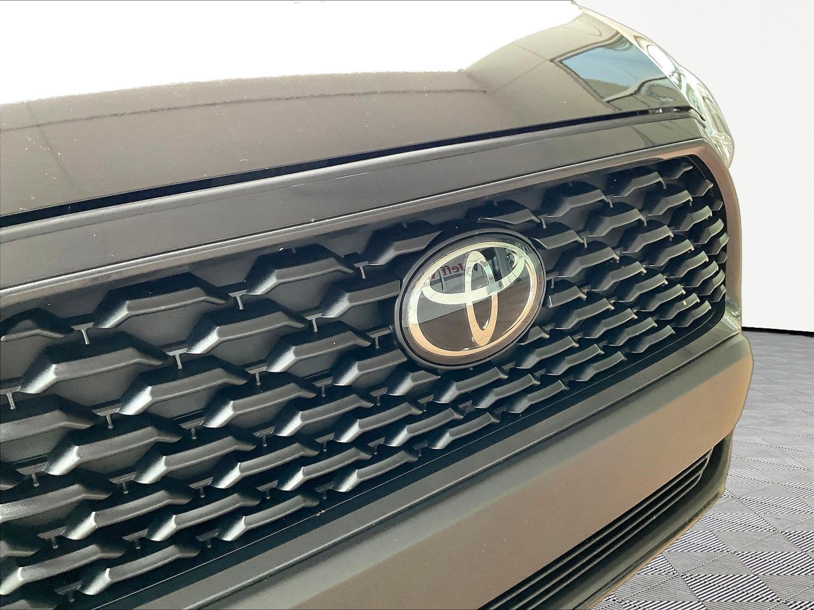 Used 2024 Toyota Corolla Cross L FWD image 31
