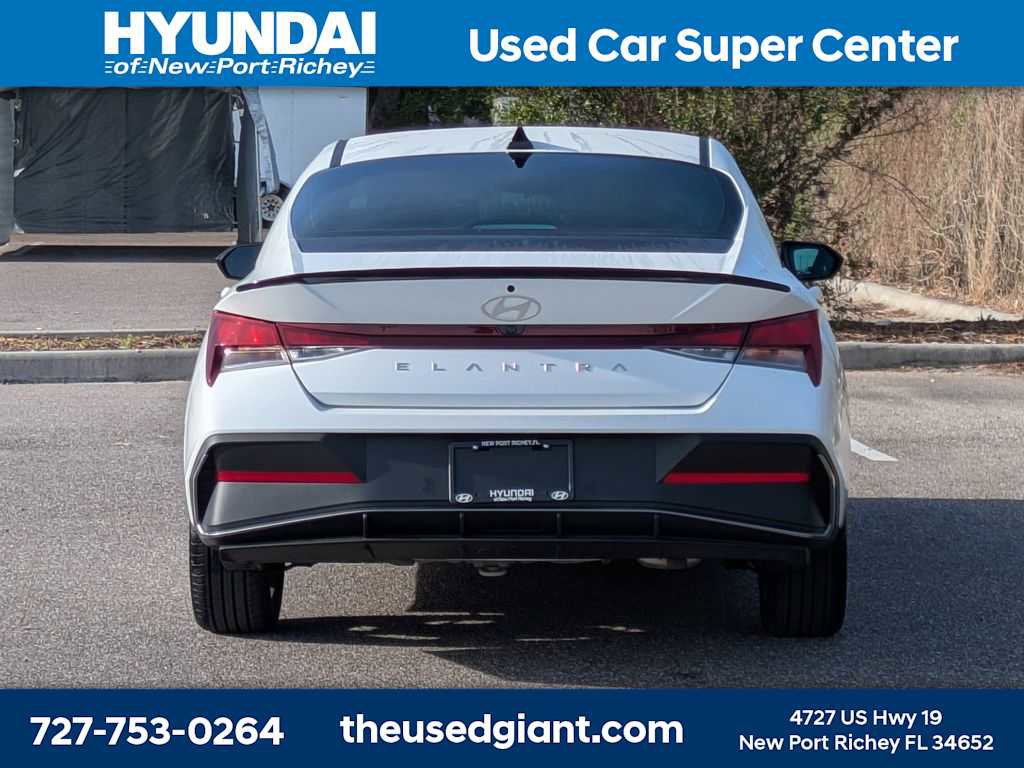 Used 2025 Hyundai Elantra Sport image 4