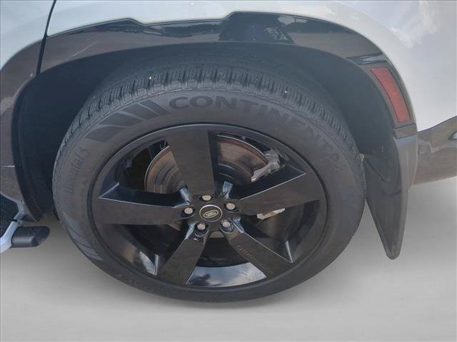 Used 2024 Land Rover Defender 130 X-Dynamic SE AWD/4WD image 25