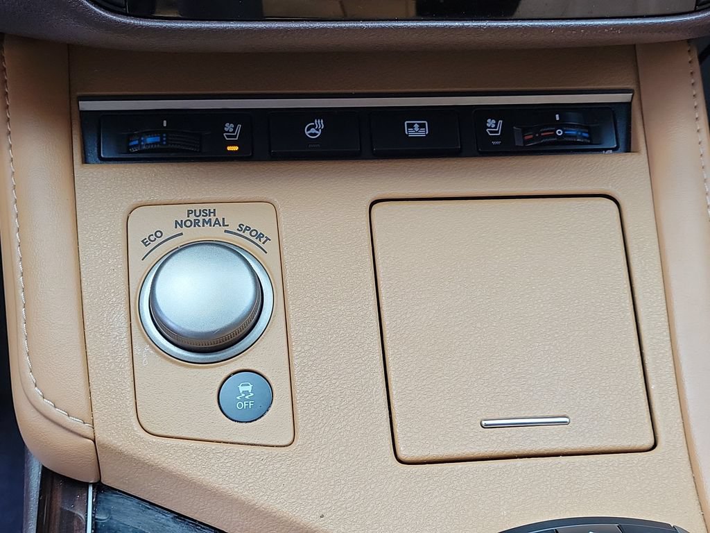 Used 2018 Lexus ES 350 w/ Luxury Package w/Wood Trim FWD image 32