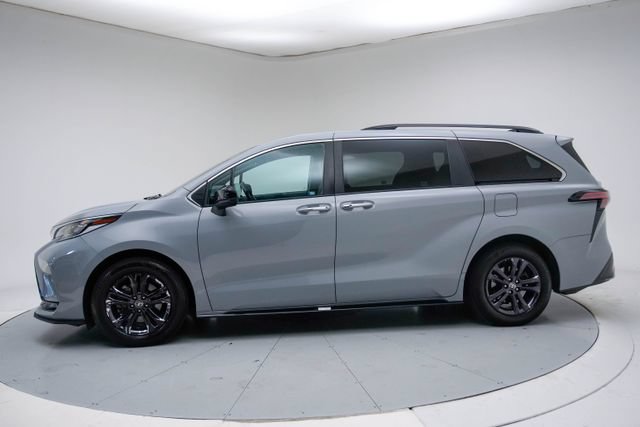 Used 2024 Toyota Sienna XSE AWD/4WD image 5