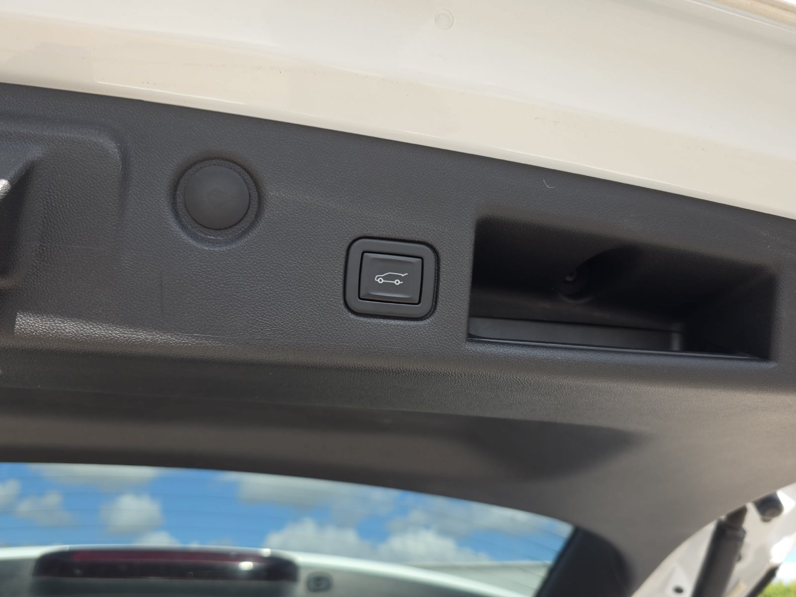 Used 2024 Chevrolet Equinox RS w/ RS Leather Package FWD image 31