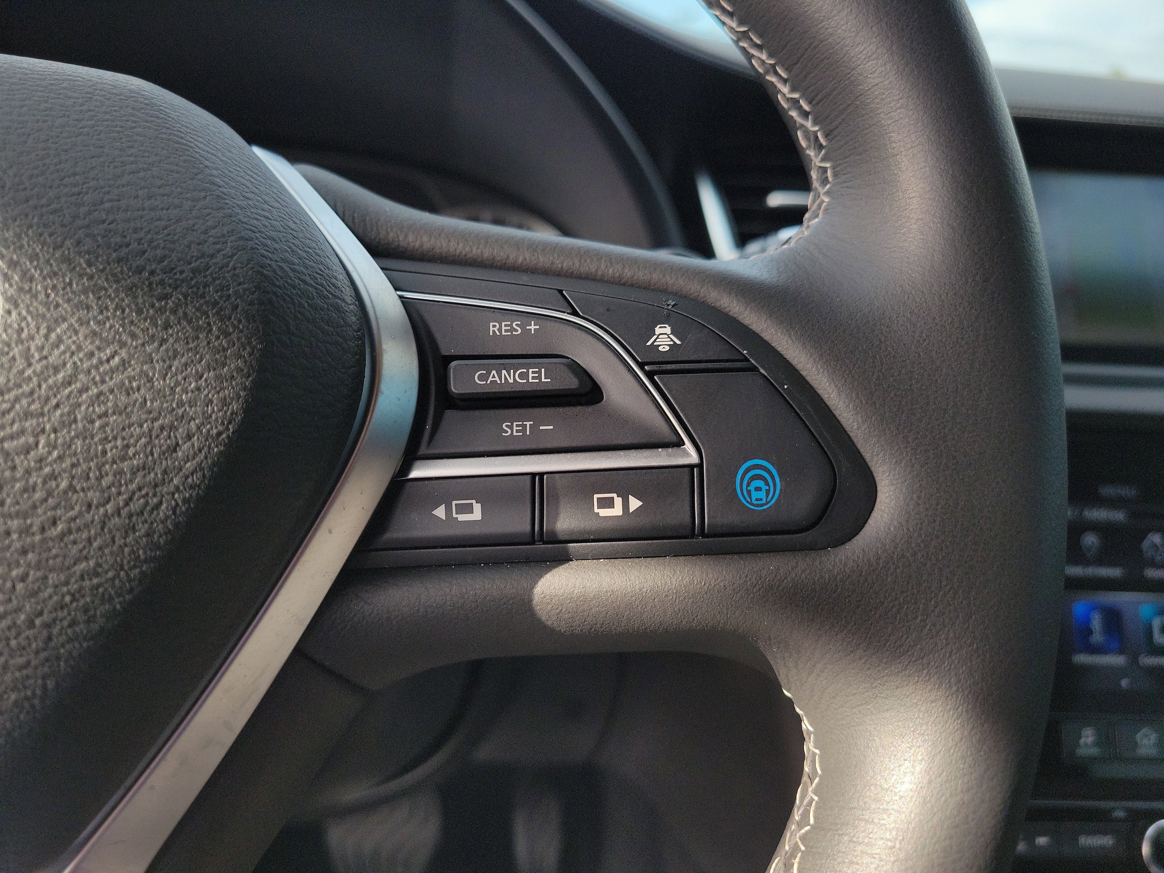 Certified 2025 INFINITI QX55 Essential w/ Accent Package image 9