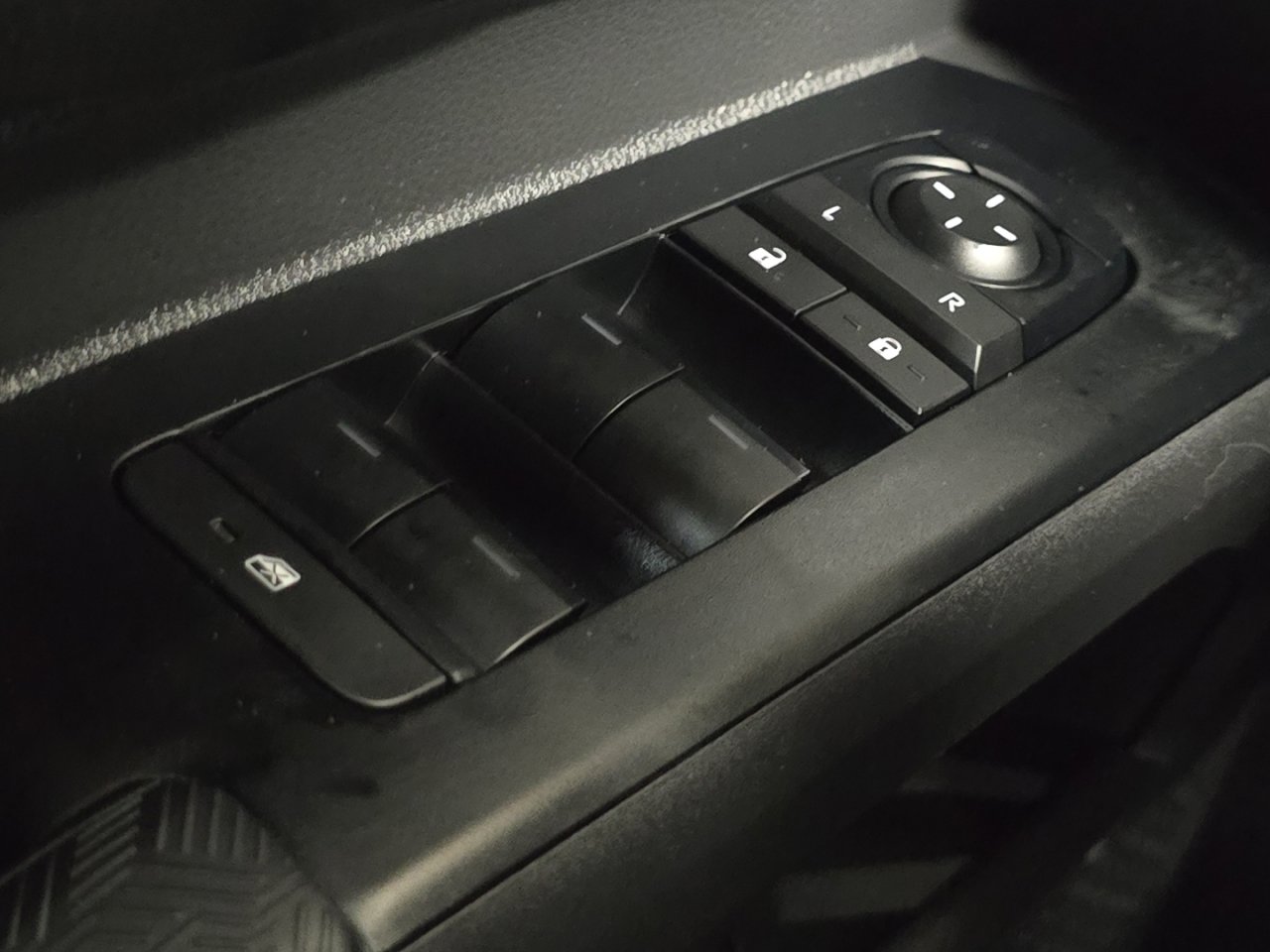 Certified 2025 Toyota Tacoma SR5 image 25