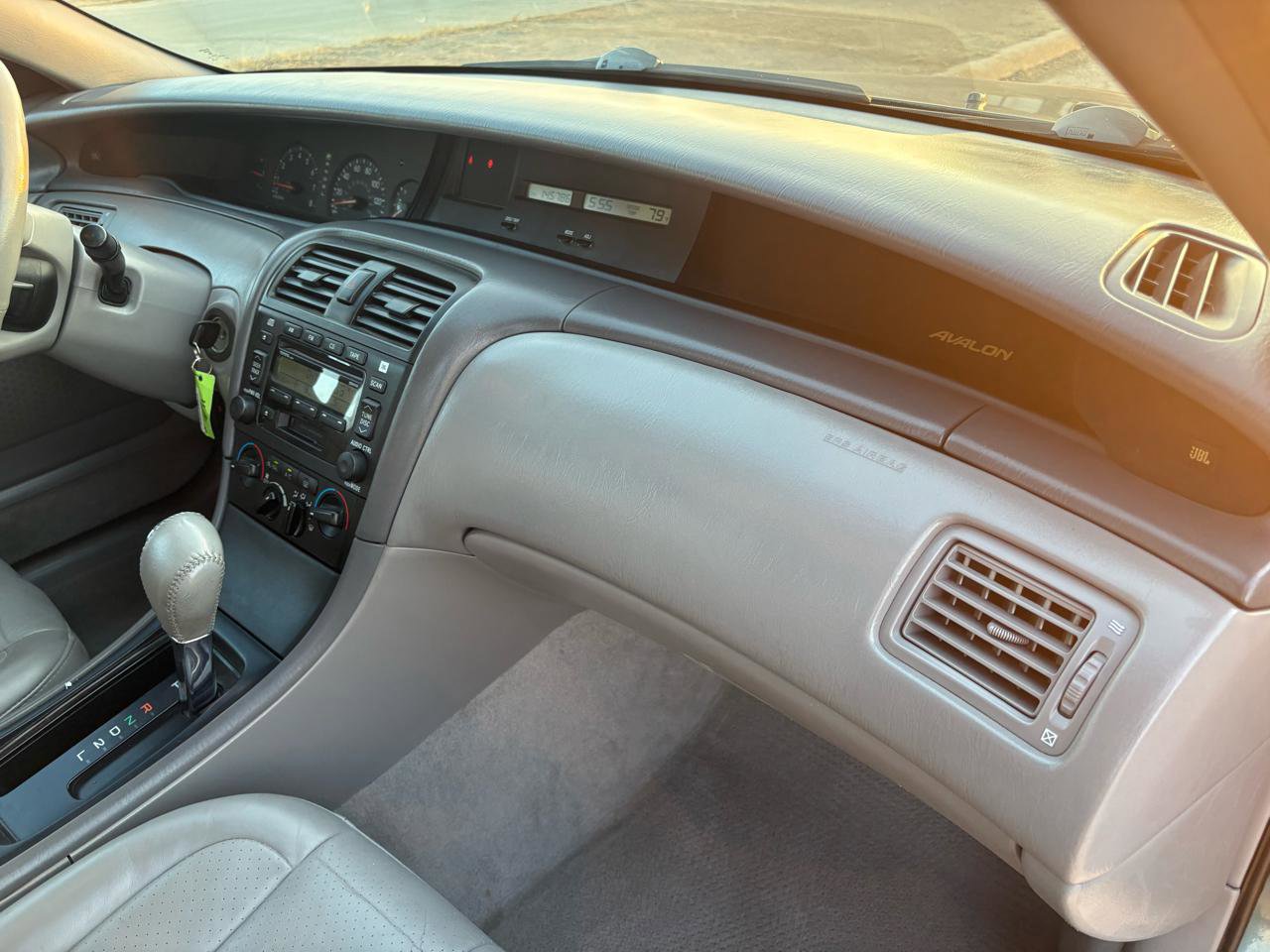 Used 2004 Toyota Avalon XLS image 34