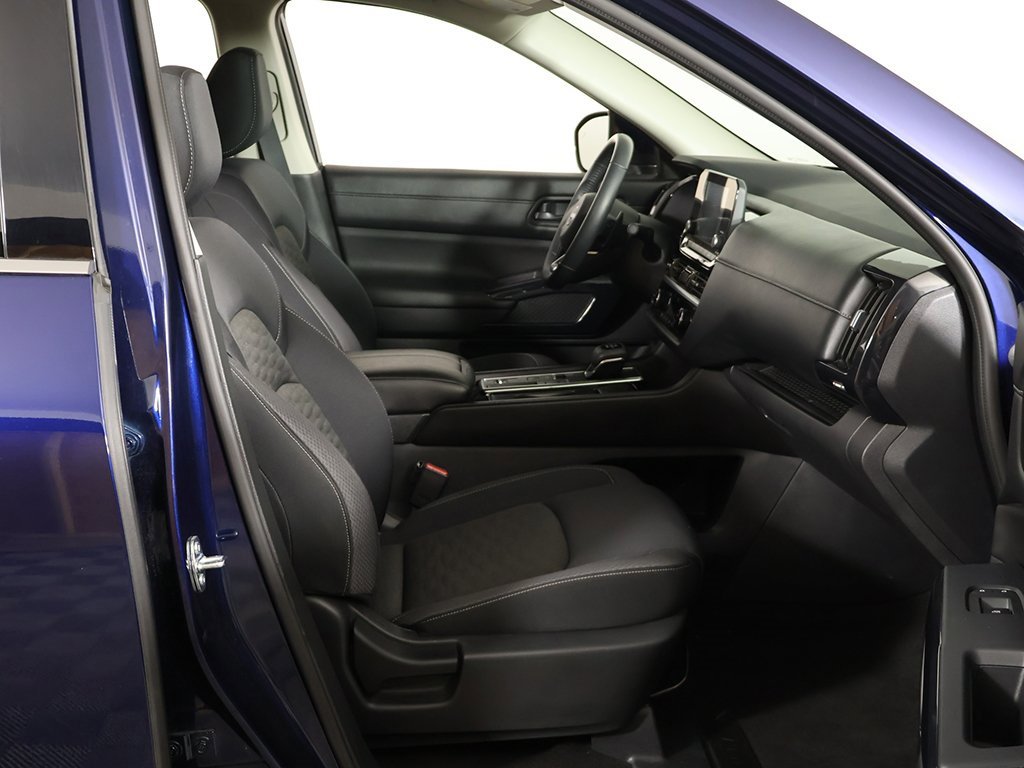 Used 2024 Nissan Pathfinder SV image 26