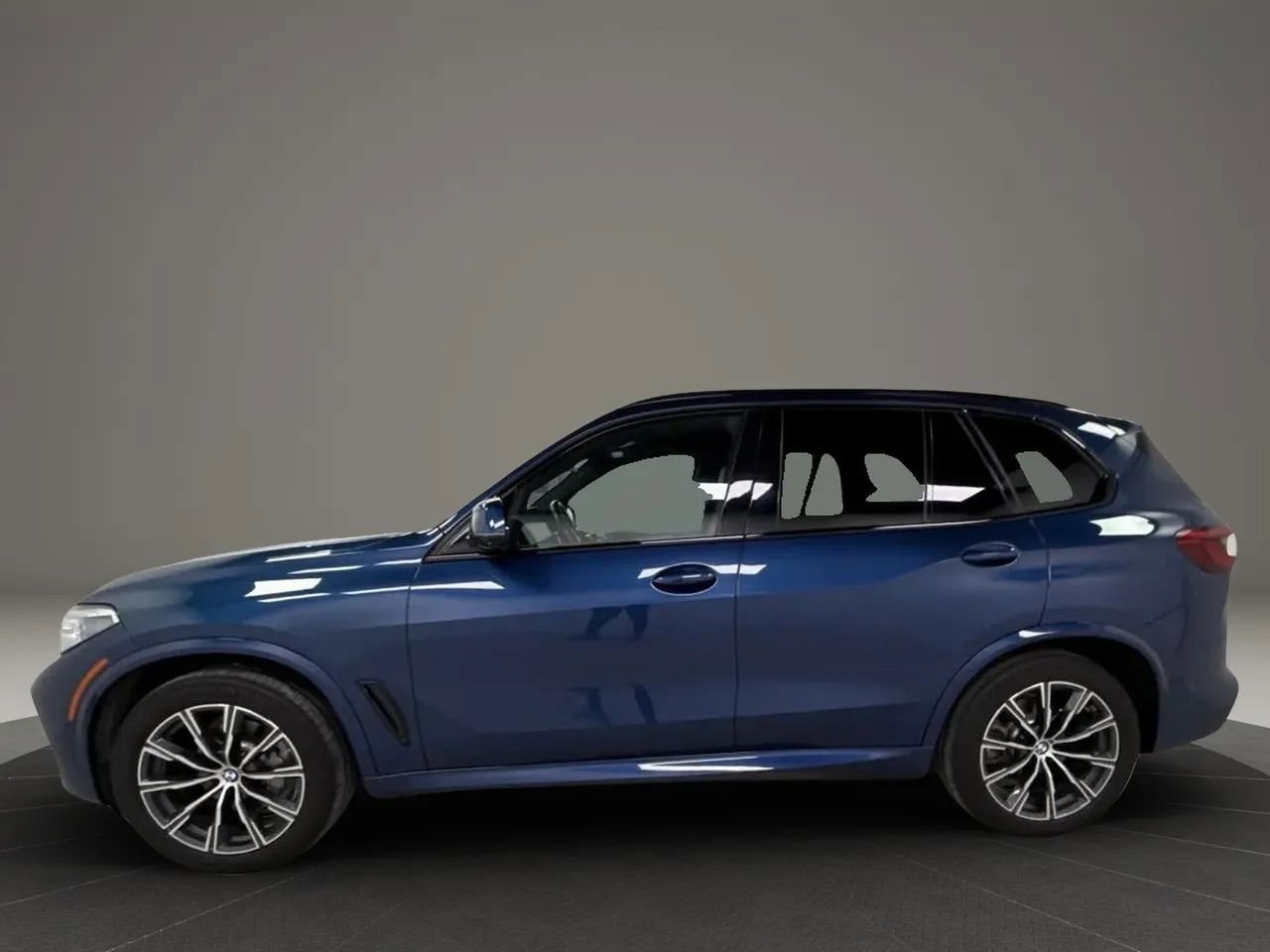 Used 2019 BMW X5 xDrive40i w/ M Sport Package image 2