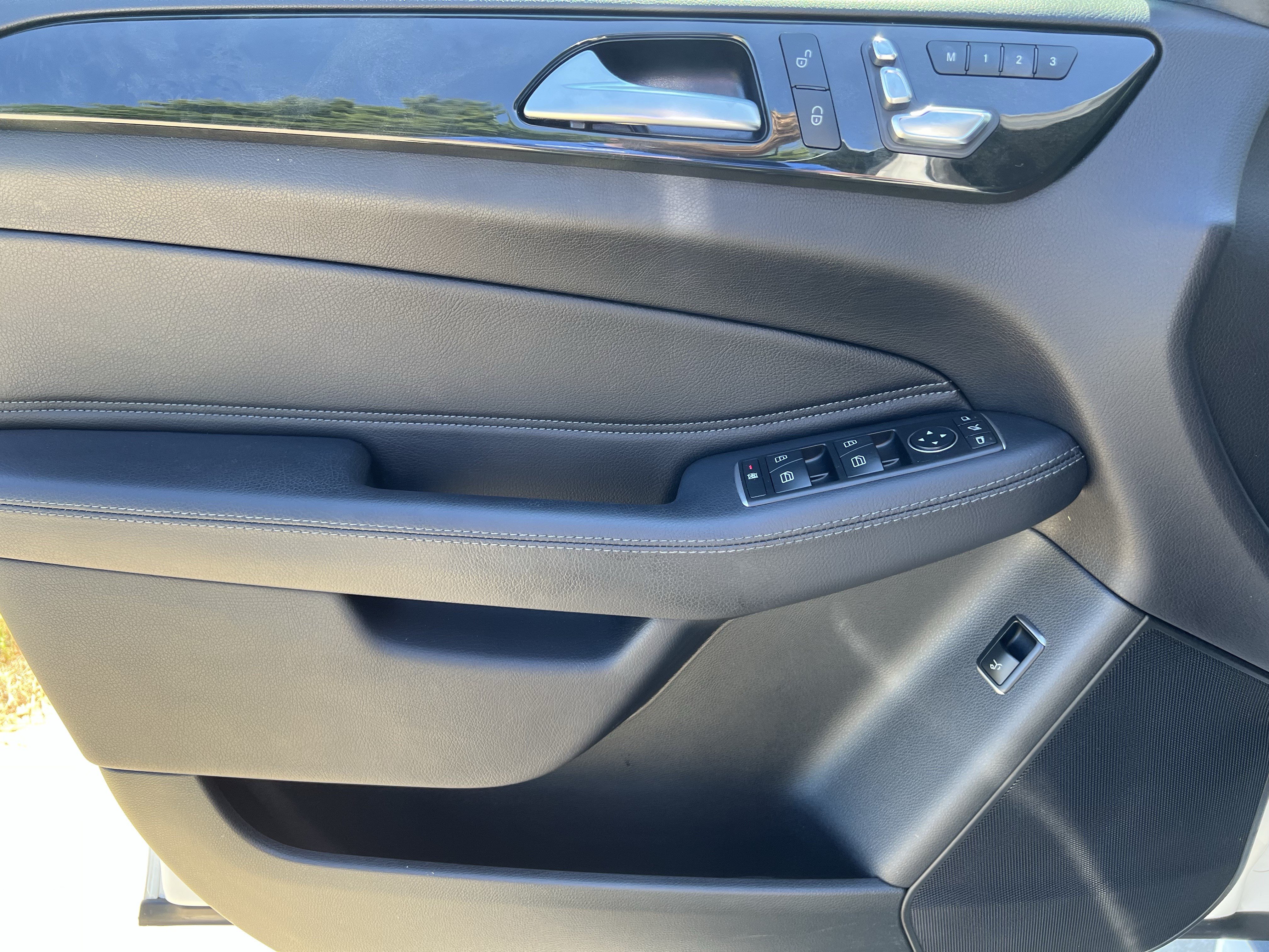Used 2019 Mercedes-Benz GLE 400 4MATIC image 14