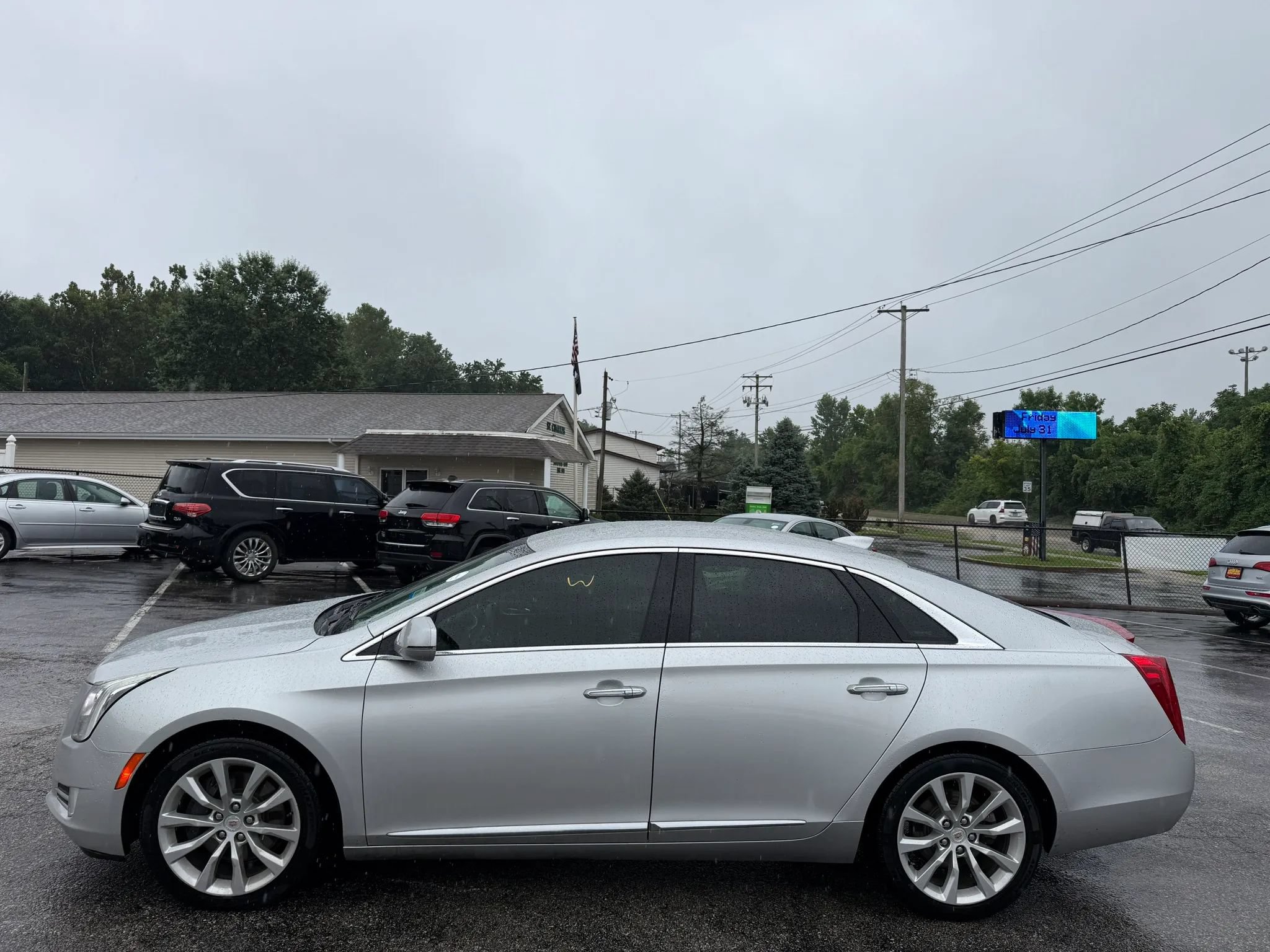 Used 2015 Cadillac XTS Luxury AWD/4WD image 2
