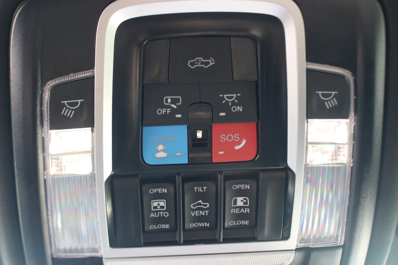 Used 2025 RAM 2500 Limited AWD/4WD image 35