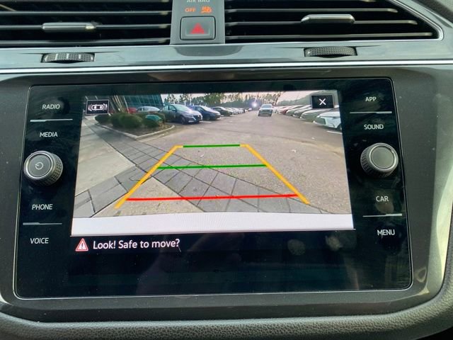 Used 2022 Volkswagen Tiguan SE image 12