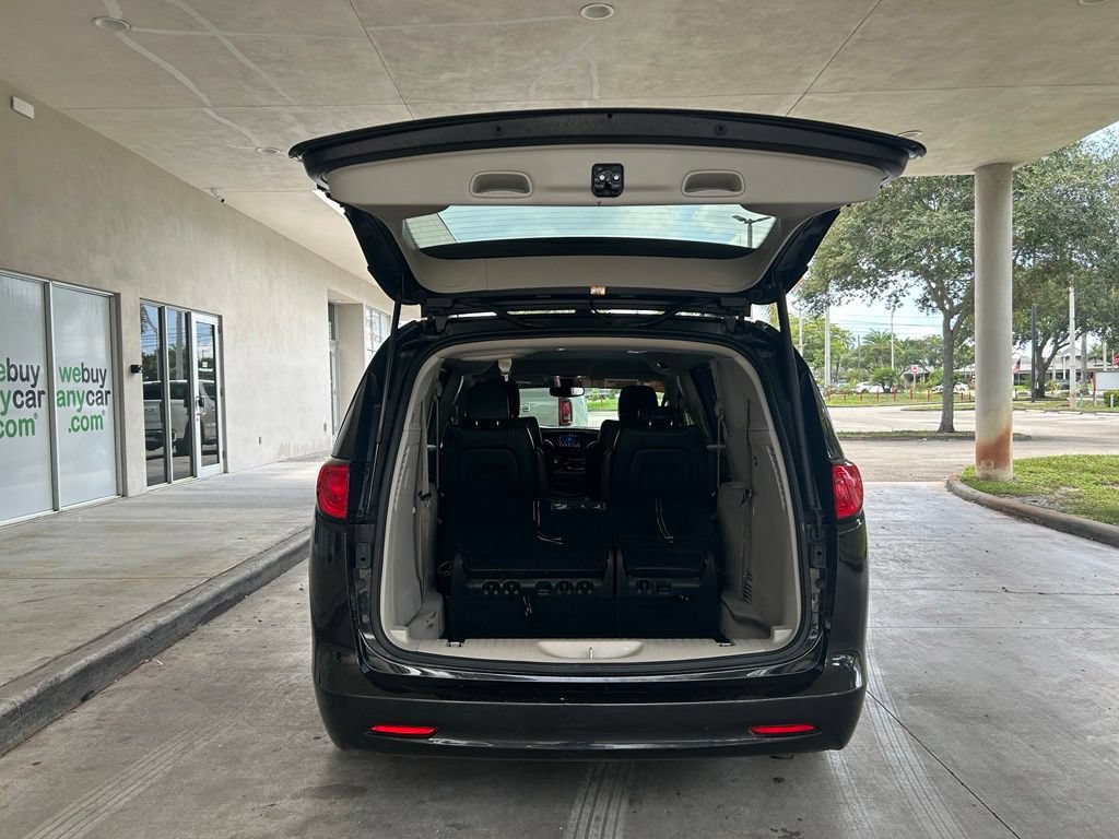 Used 2021 Chrysler Voyager Lxi FWD image 30