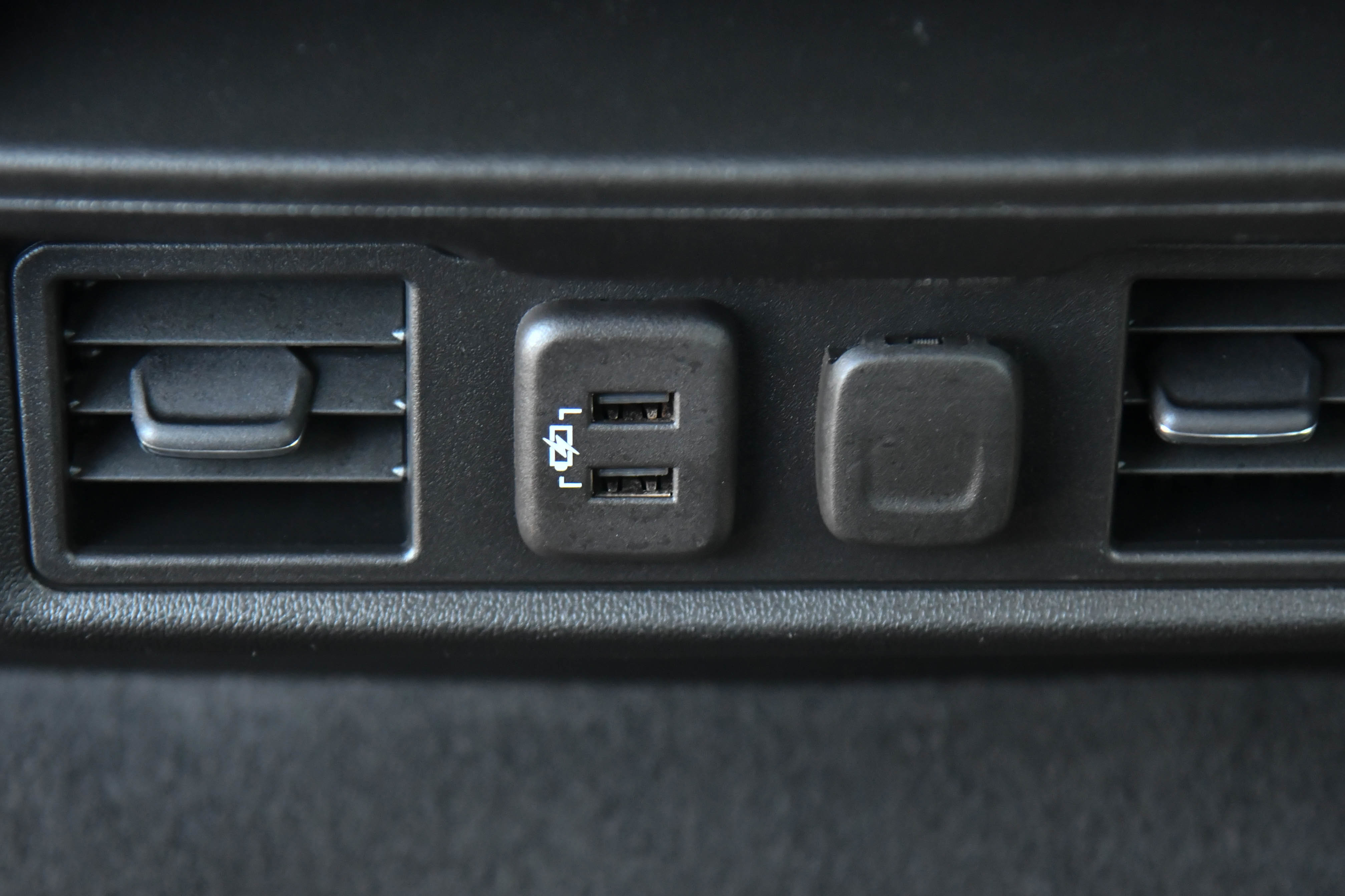 Used 2022 Chevrolet Silverado 1500 LT RWD image 37