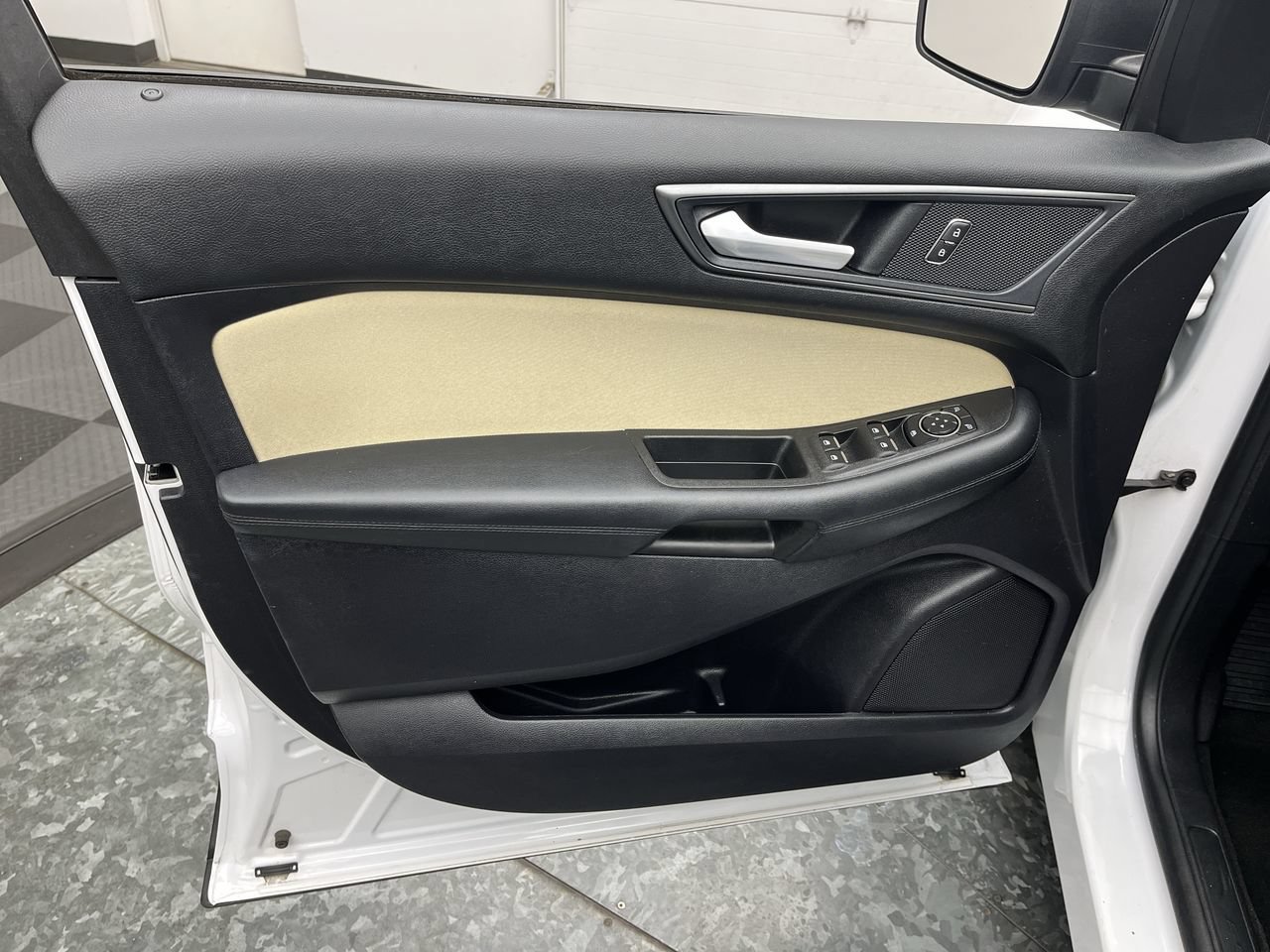 Certified 2019 Ford Edge SE w/ Cargo Accessory Package AWD/4WD image 7