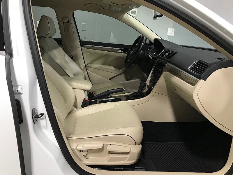 Used 2018 Volkswagen Passat 2.0T SE FWD image 13