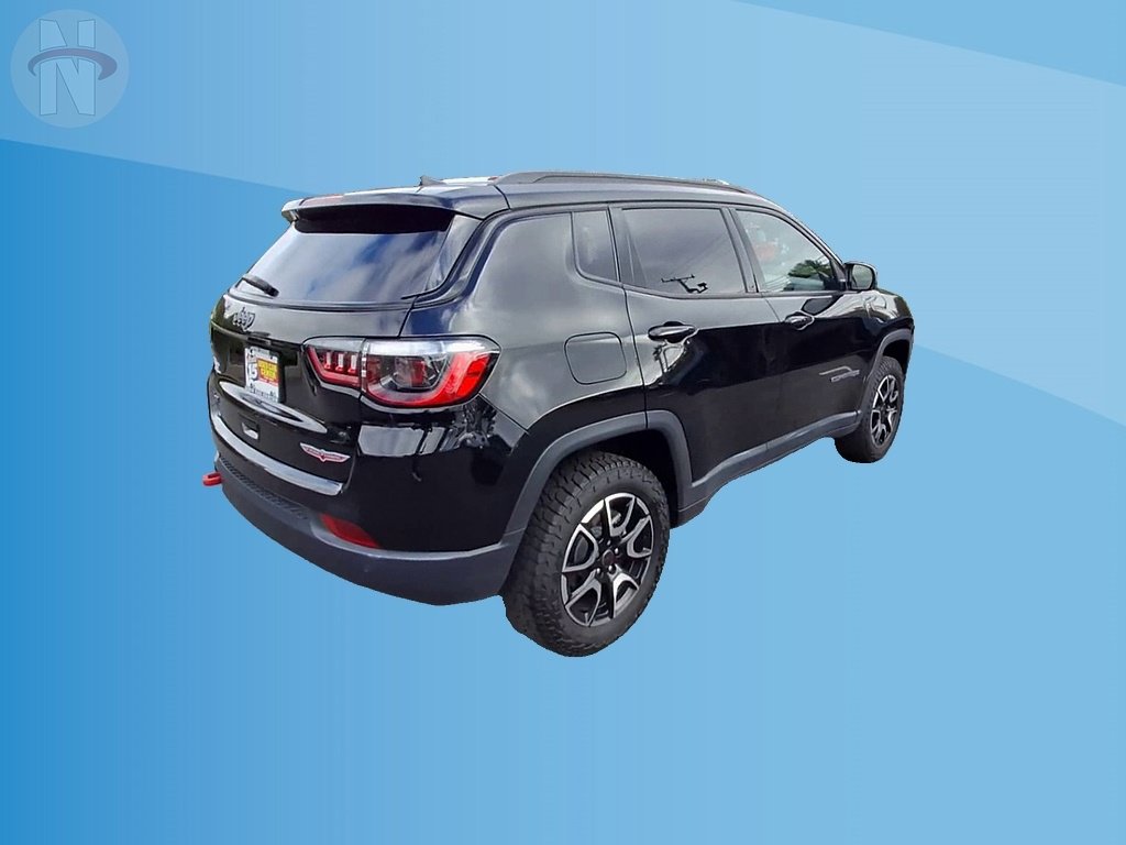 Used 2025 Jeep Compass Trailhawk AWD/4WD image 8