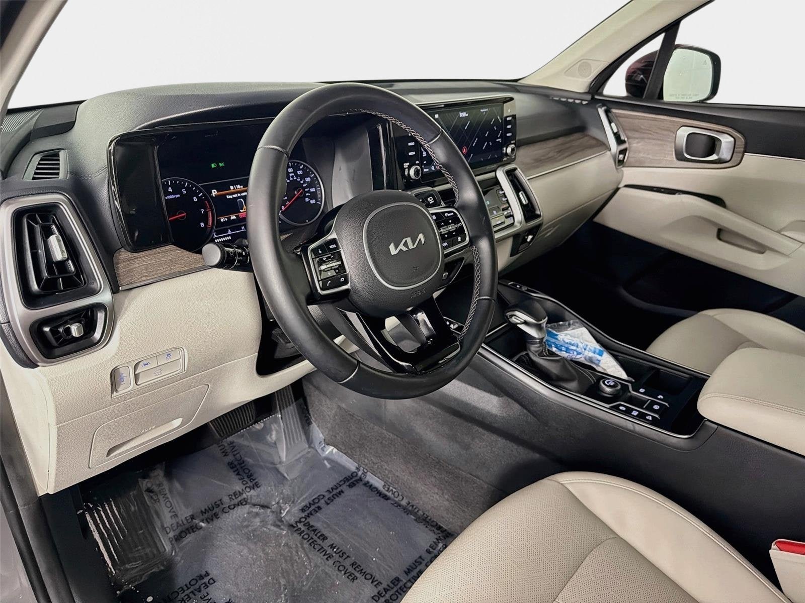 Certified 2022 Kia Sorento EX w/ Panoramic Sunroof Package FWD image 9
