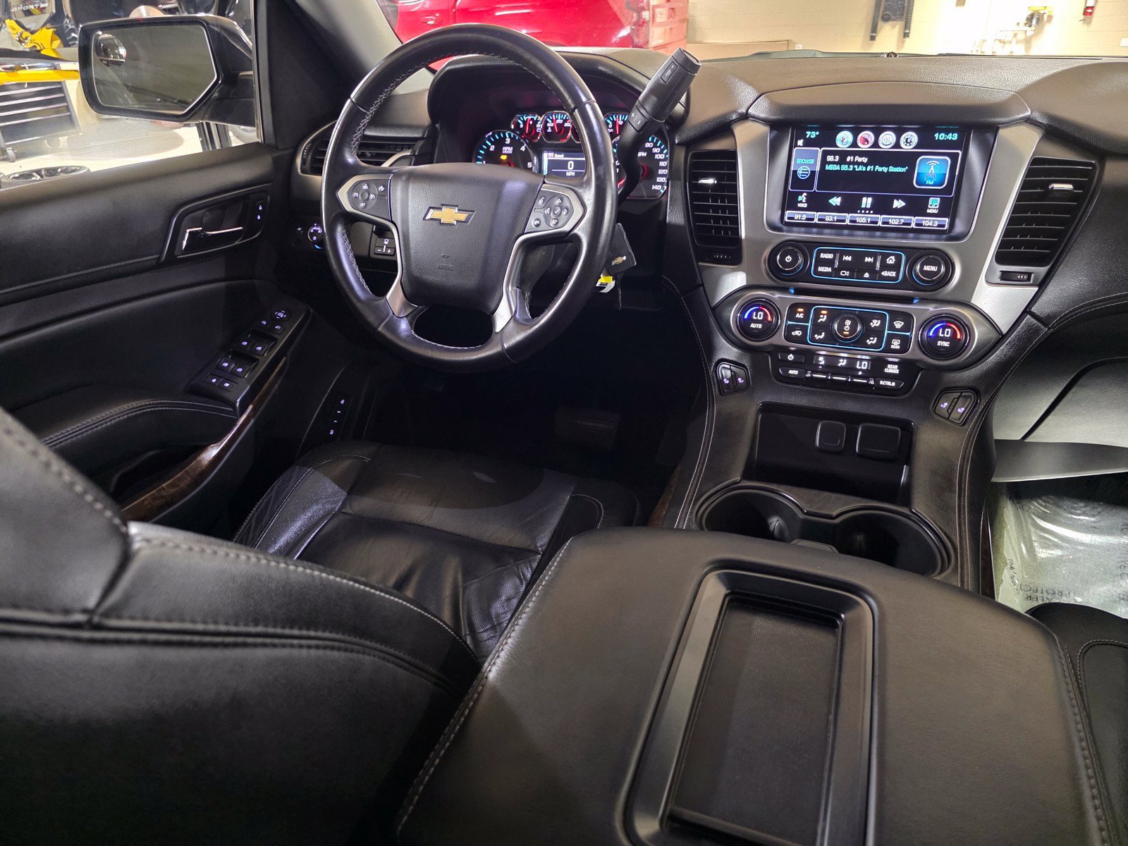 Used 2015 Chevrolet Suburban LT RWD image 20
