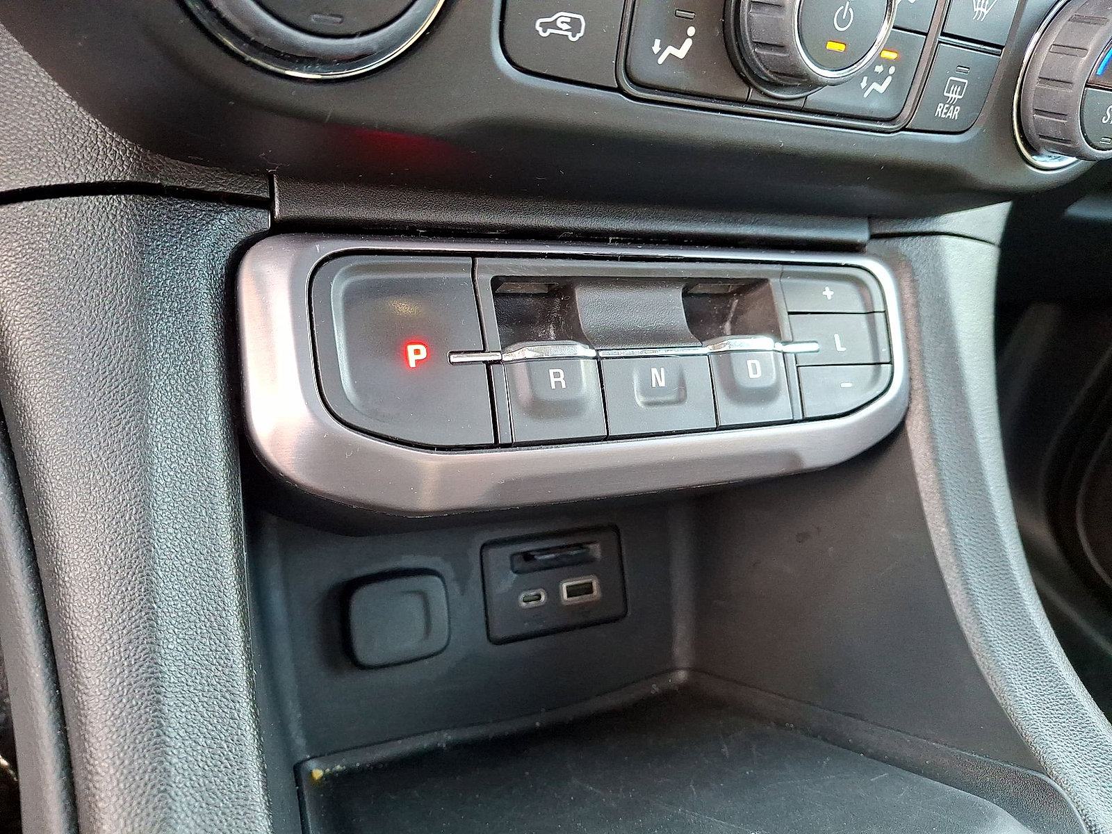 Used 2023 GMC Acadia AT4 AWD/4WD image 12