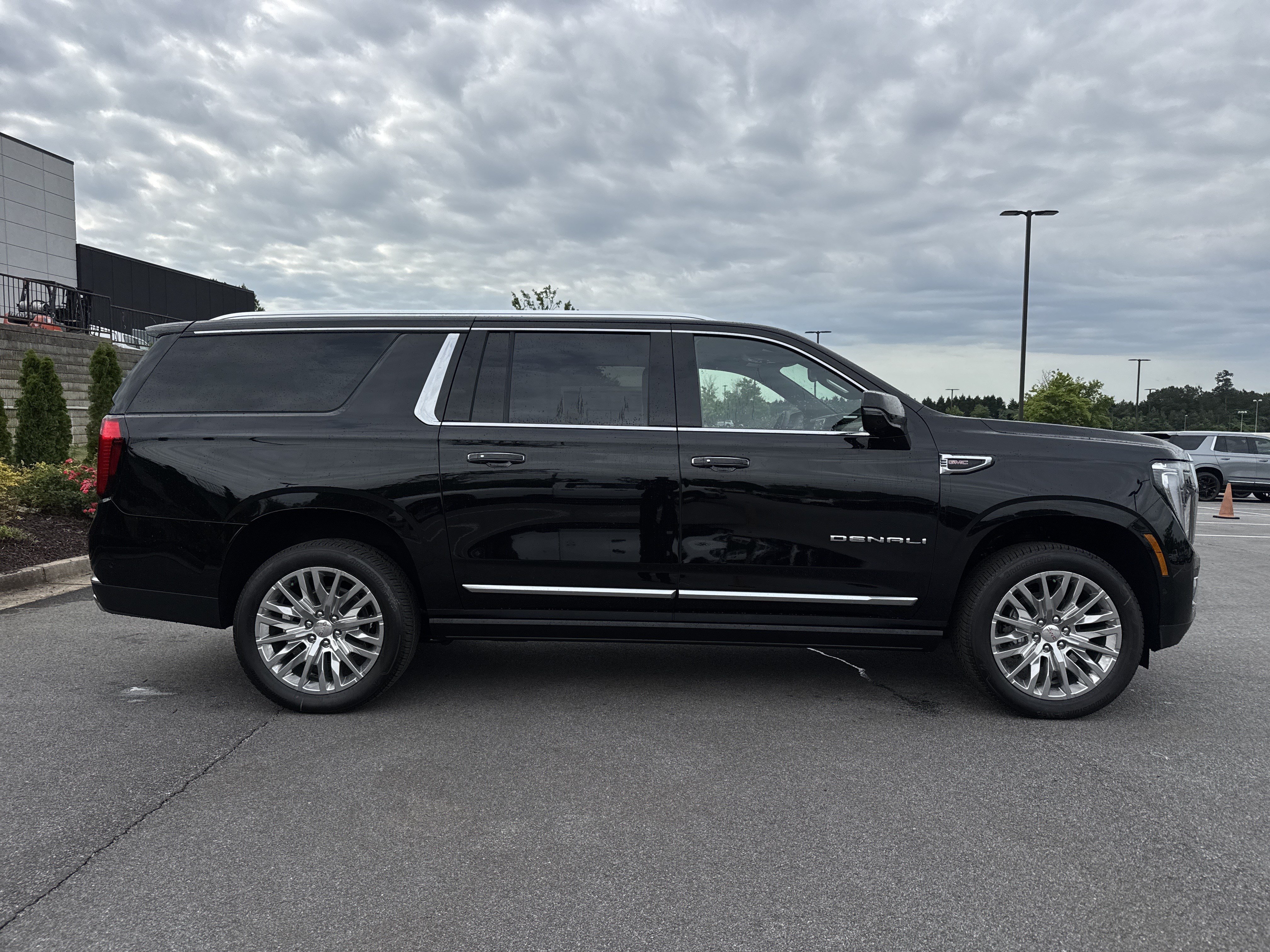 New 2026 GMC Yukon XL Denali w/ Sun & Power Step Package AWD/4WD image 11