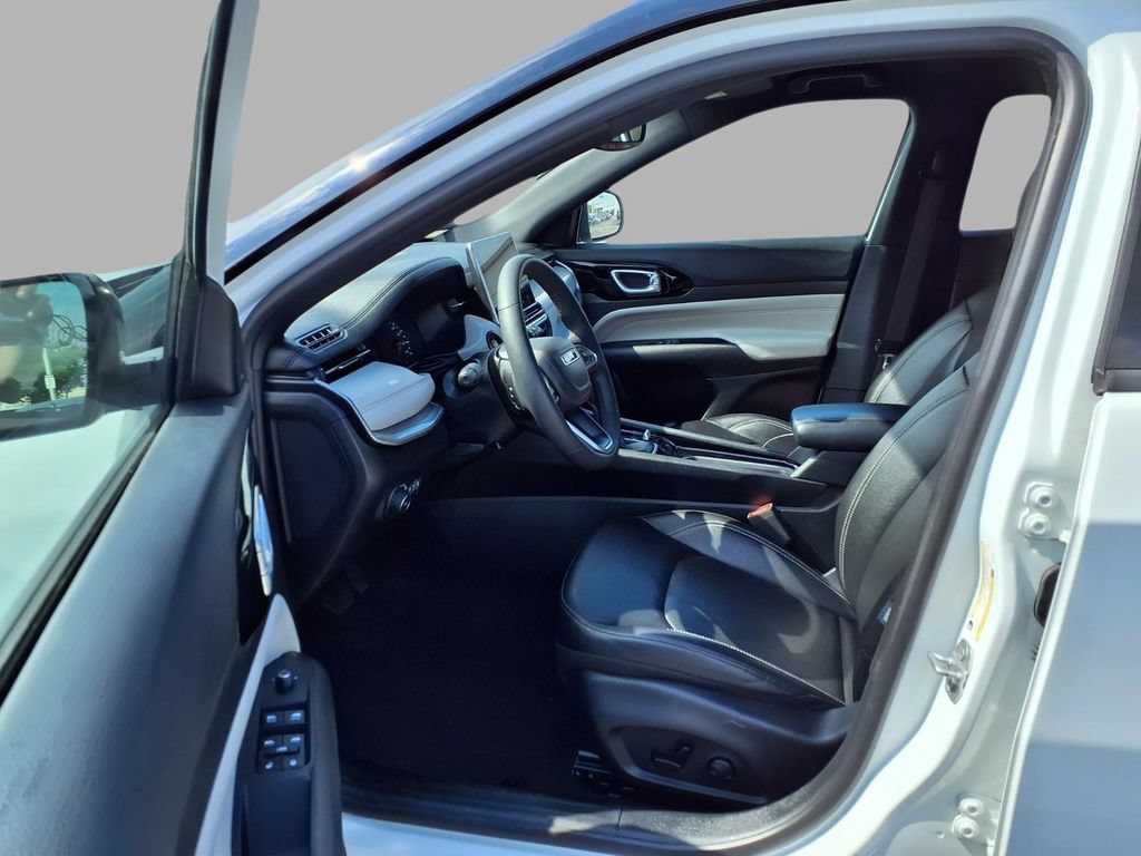 Used 2025 Jeep Compass Limited AWD/4WD image 22