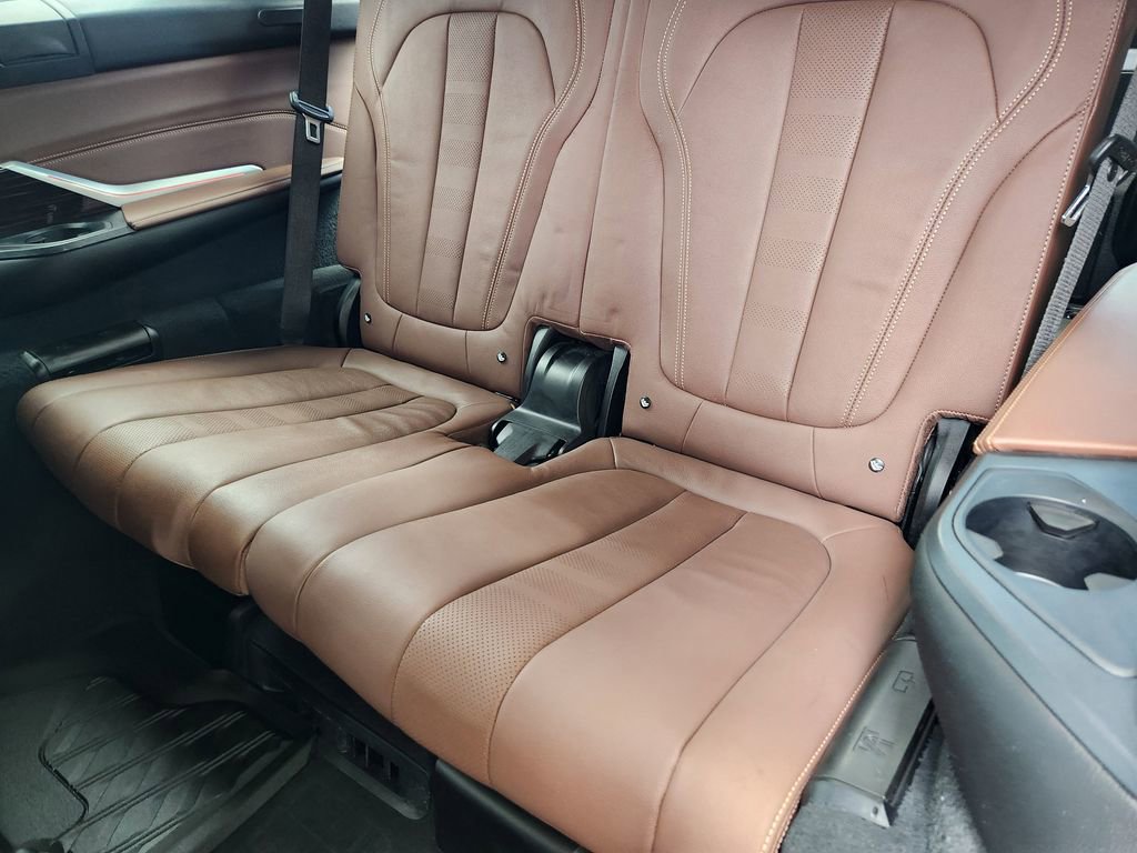 Used 2021 BMW X7 M50i w/ Dynamic Handling Package AWD/4WD image 19