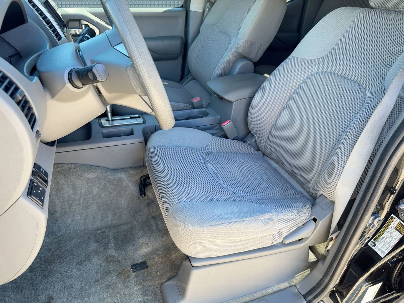 Used 2014 Nissan Frontier SV image 5