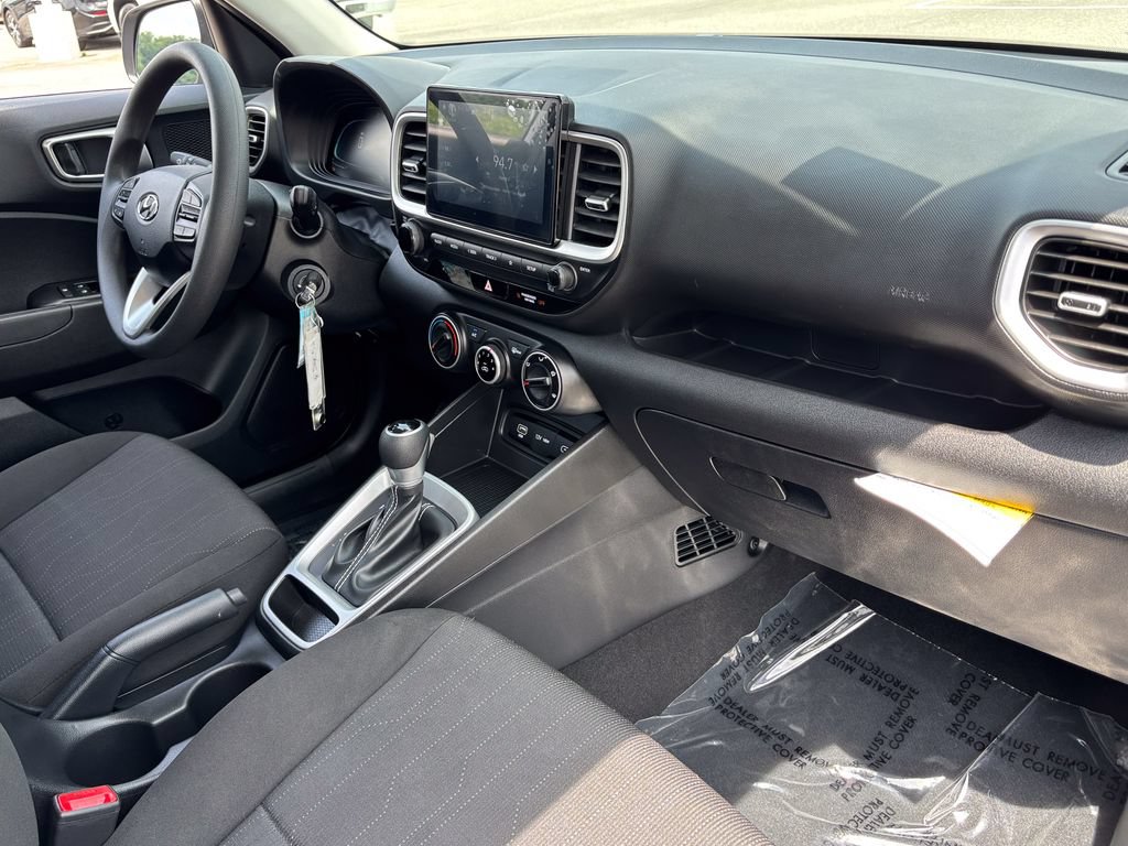 Used 2025 Hyundai Venue SE FWD image 34
