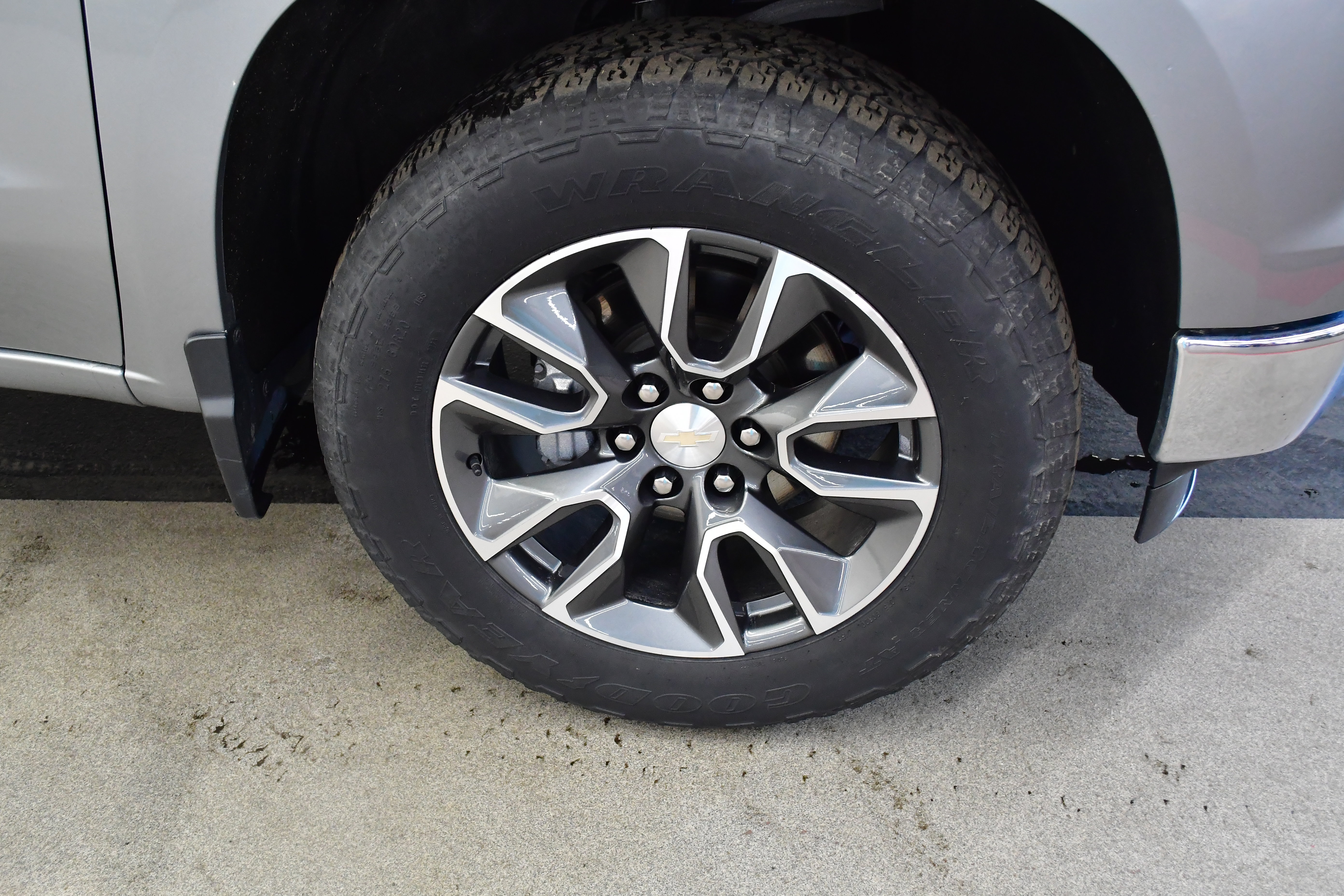 Used 2024 Chevrolet Silverado 1500 LT AWD/4WD image 35