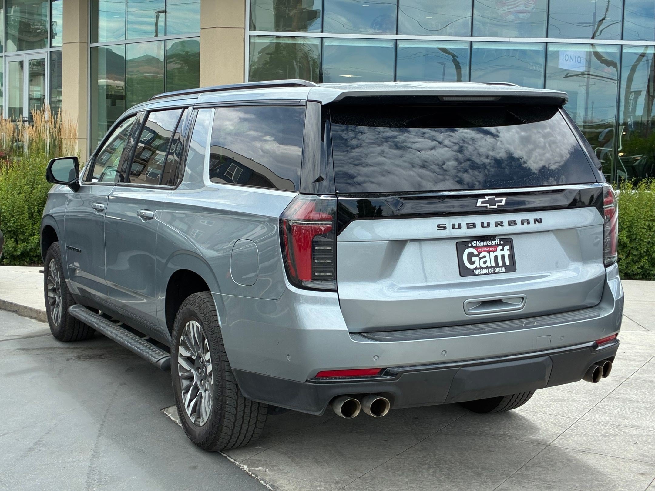 Used 2025 Chevrolet Suburban Z71 AWD/4WD image 7