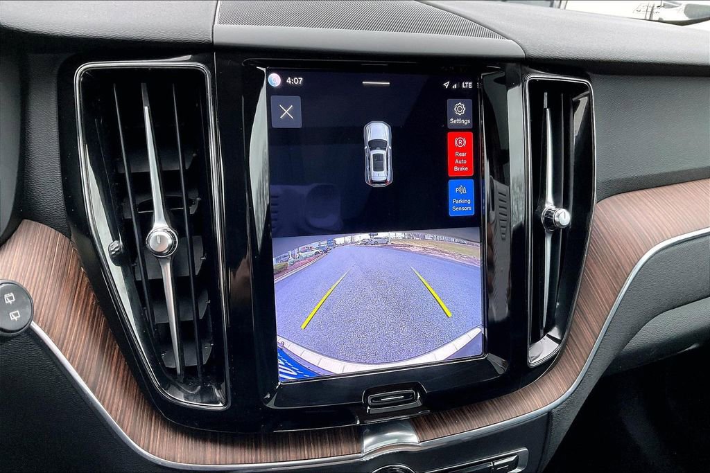 Used 2022 Volvo XC60 B5 Momentum w/ Climate Package image 14