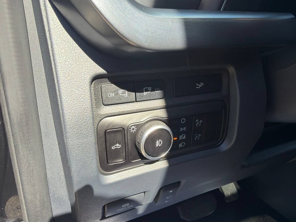 Used 2023 Ford F250 Lariat w/ Black Appearance Package AWD/4WD image 15