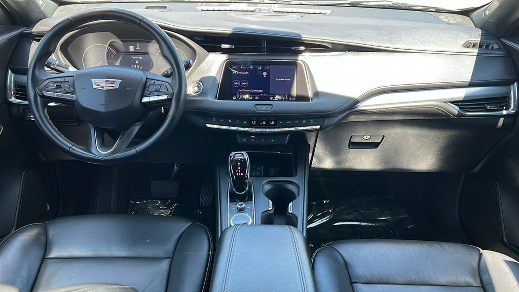 Used 2022 Cadillac XT4 Premium Luxury w/ Enhanced Visibility Package FWD image 9