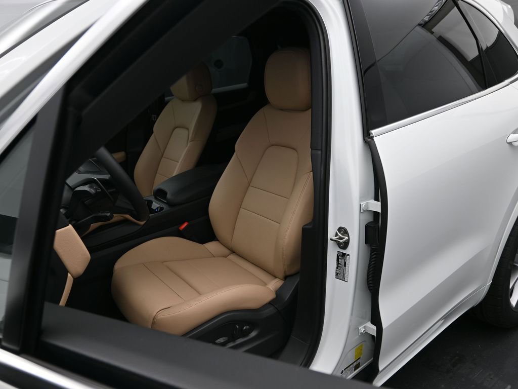 New 2025 Porsche Cayenne image 5