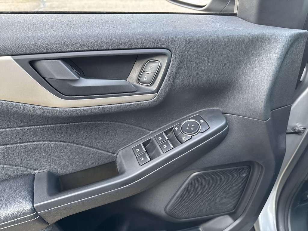 Used 2022 Ford Escape SE w/ SE Sport Appearance Package image 14