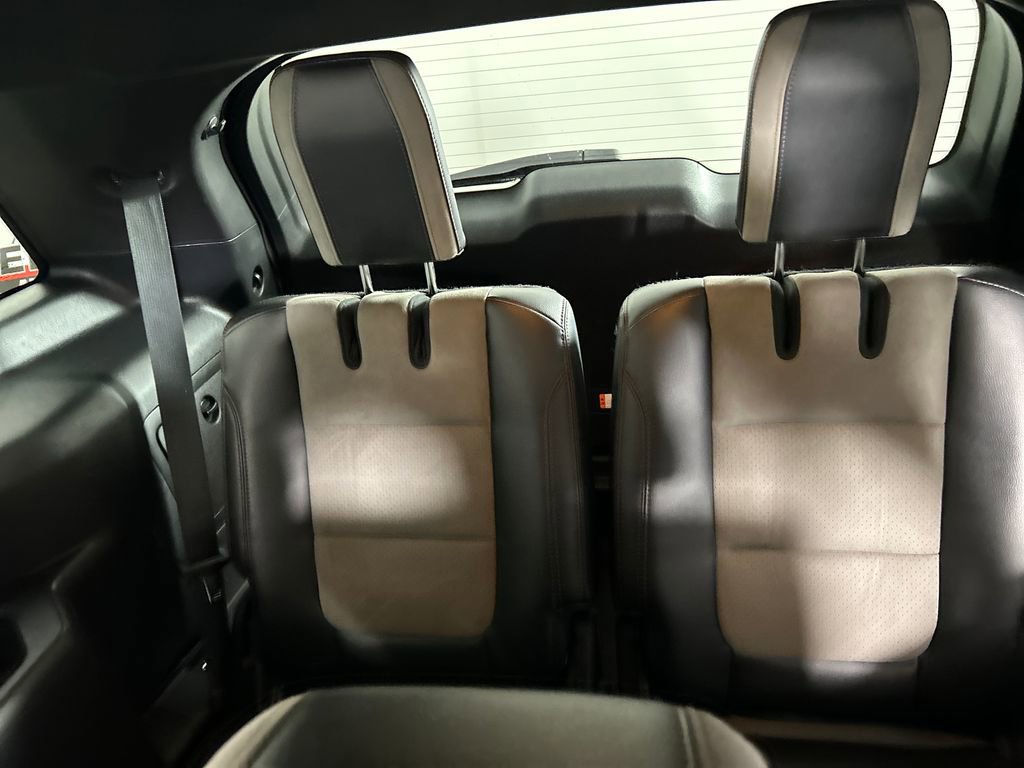 Used 2017 Ford Explorer XLT w/ Equipment Group 202A image 18