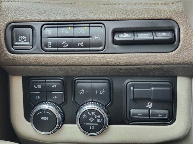 Used 2023 GMC Yukon XL Denali w/ Advanced Technology Package image 27