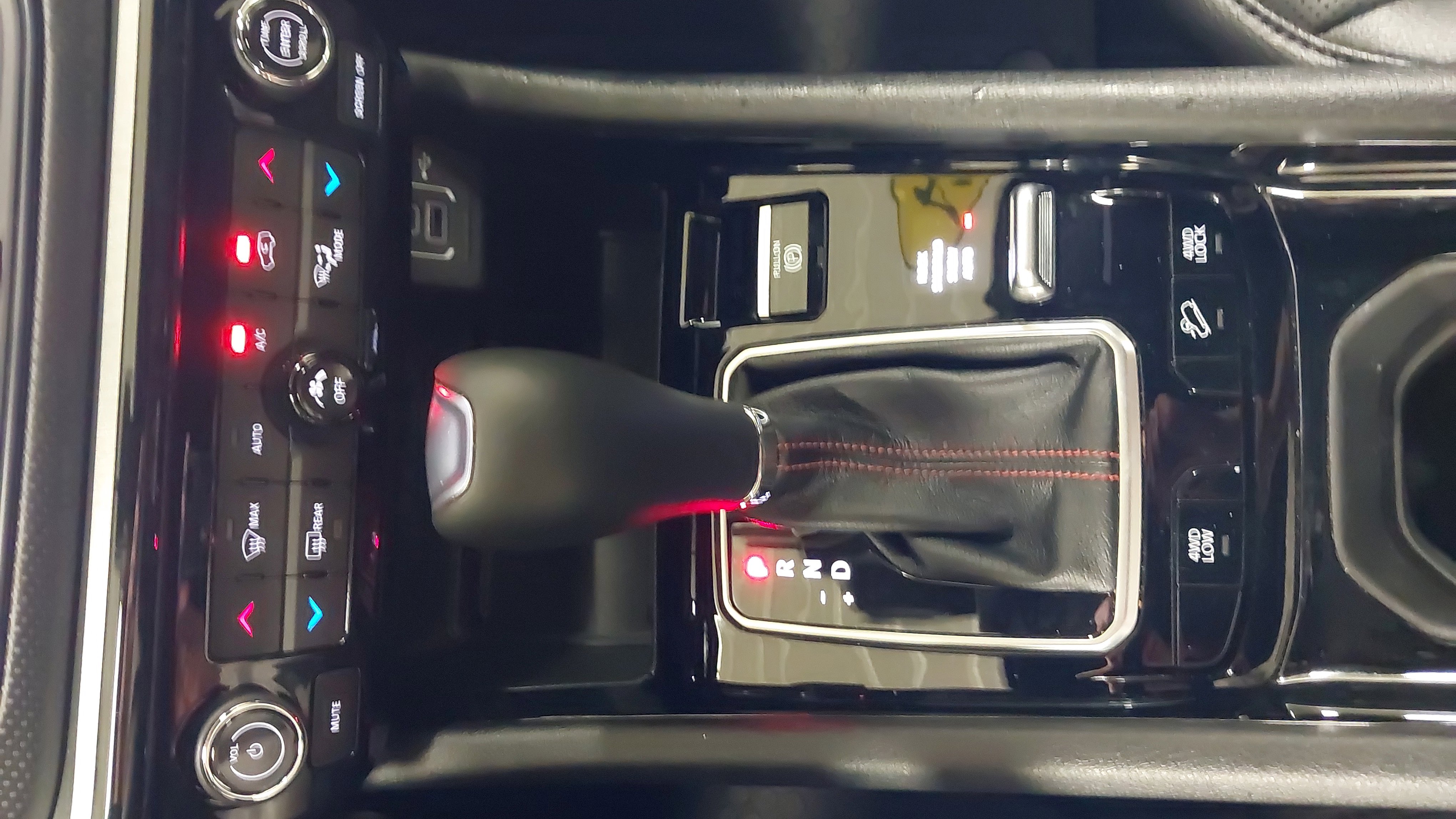 Used 2024 Jeep Compass Trailhawk w/ Trailhawk Elite Group image 21