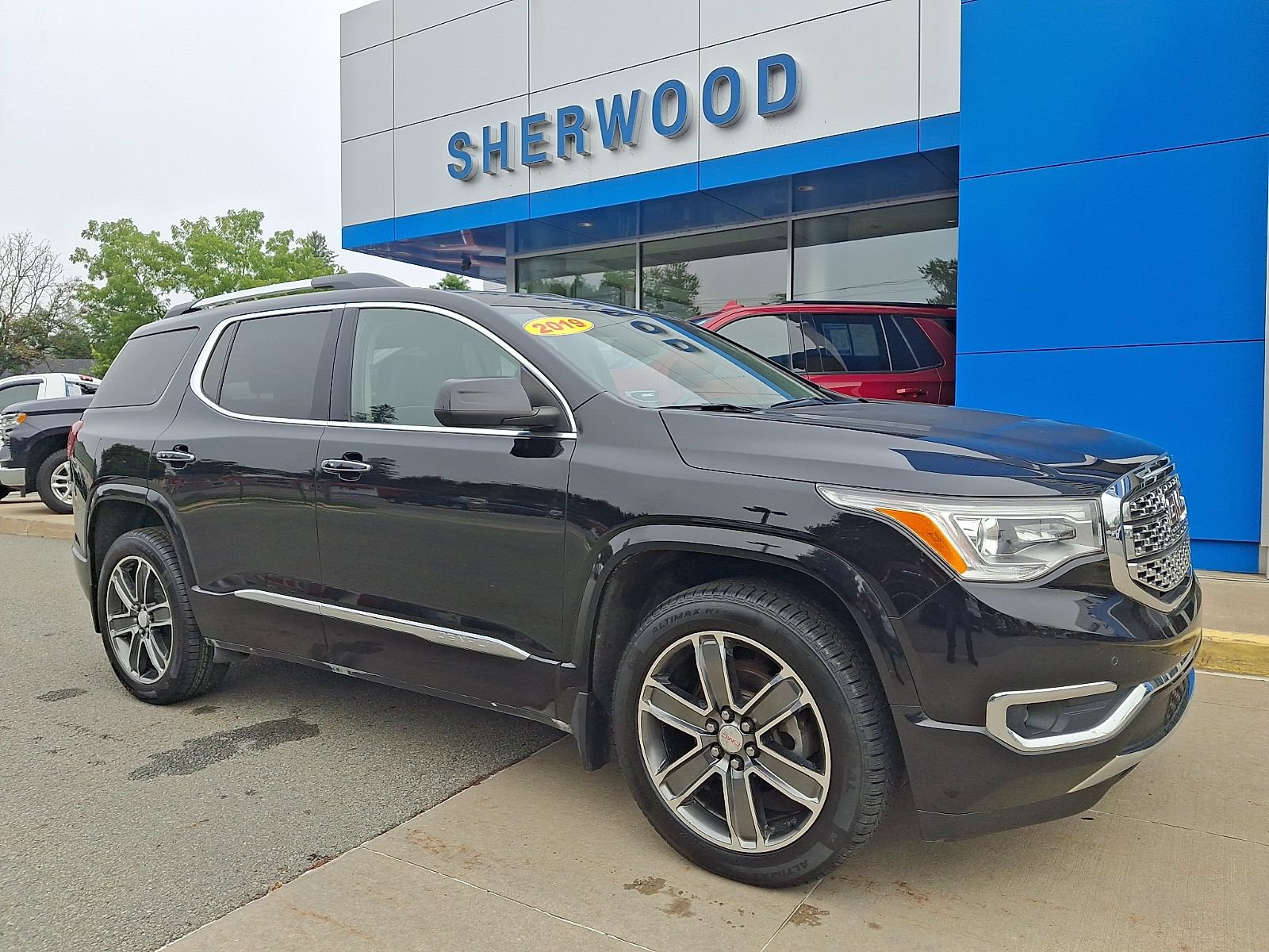 Used 2019 GMC Acadia Denali w/ Technology Package AWD/4WD image 1