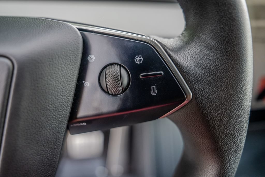 Used 2025 Tesla Cybertruck AWD Crew Cab image 7